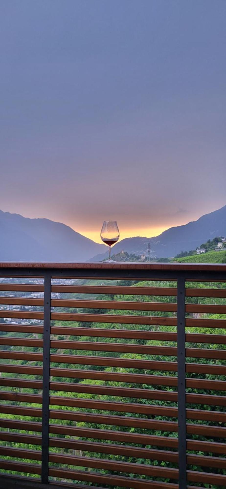 Wine Hotel Retici Balzi Poggiridenti Exterior foto