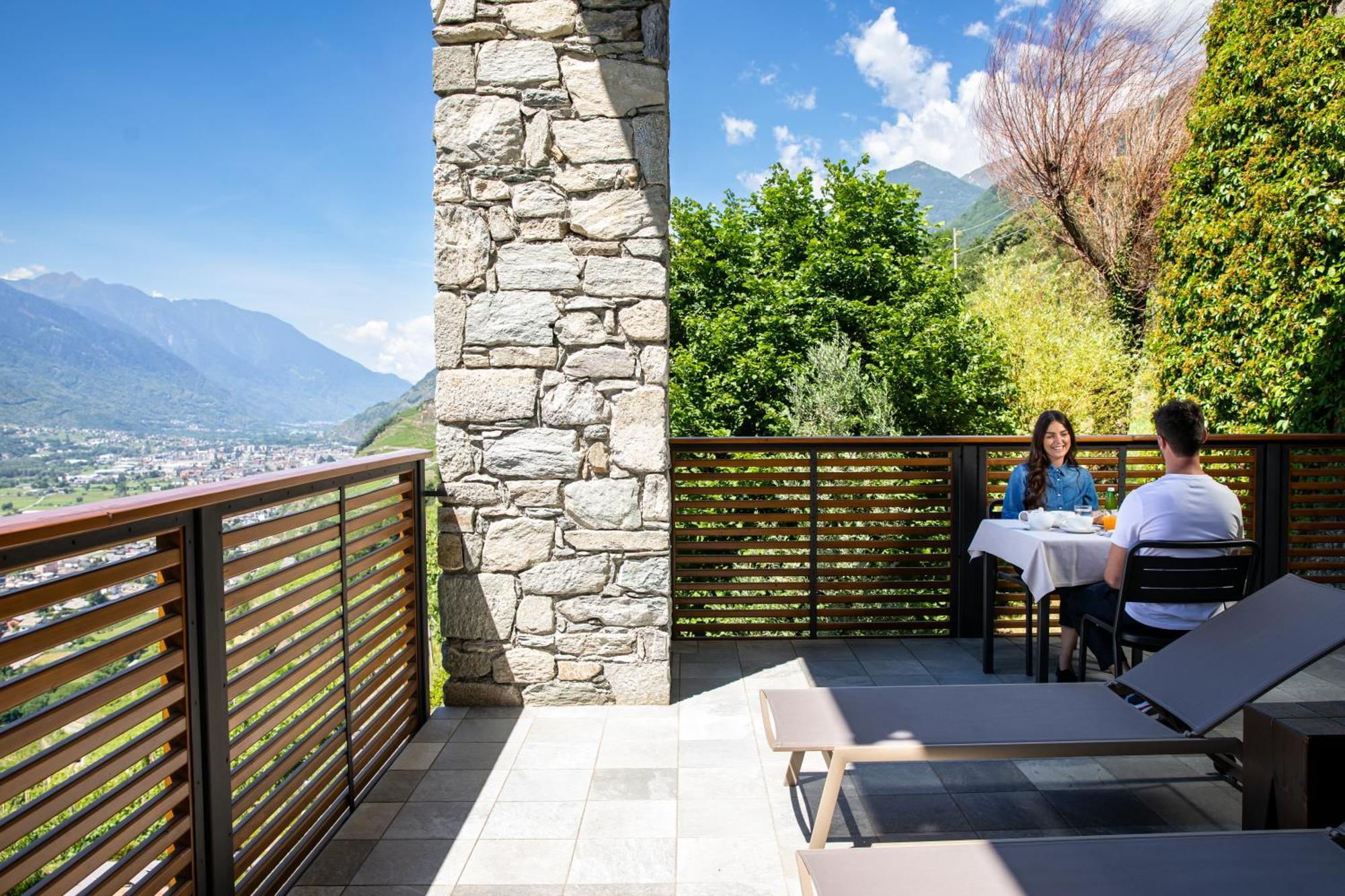 Wine Hotel Retici Balzi Poggiridenti Exterior foto