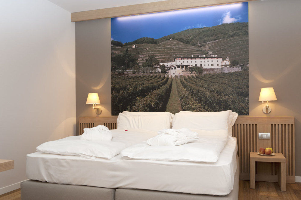 Wine Hotel Retici Balzi Poggiridenti Exterior foto
