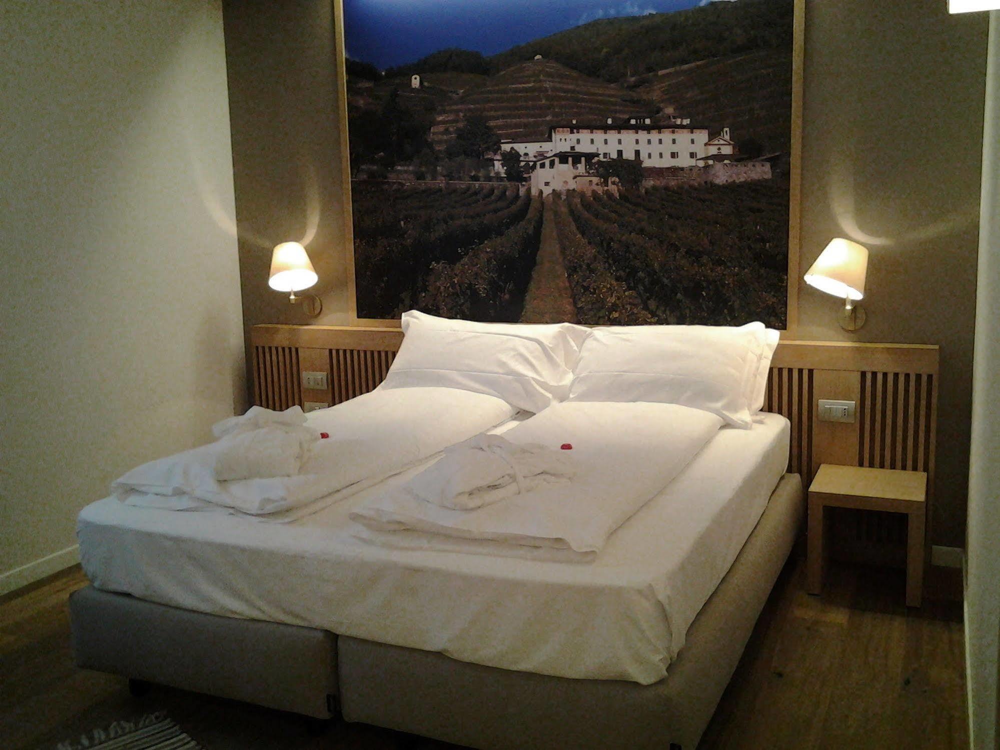 Wine Hotel Retici Balzi Poggiridenti Exterior foto